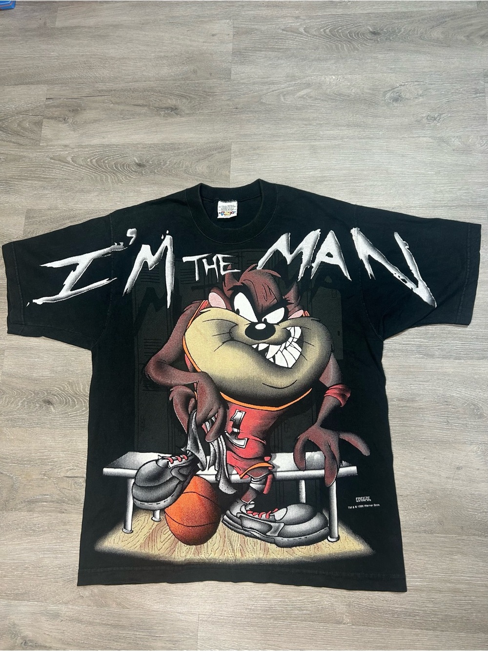 VTG 1996 Looney Tunes Taz I’m The Man Graphic Grunge Street Tee(Large)